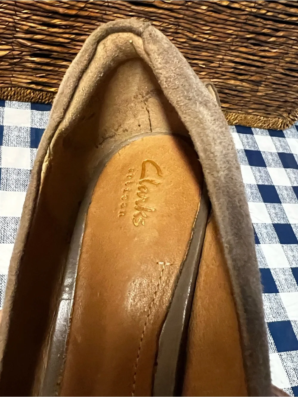 Clarks Artisan Sz 8 Delsie Joy Pump Platform Heel Taupe Gray Brown Suede Leather